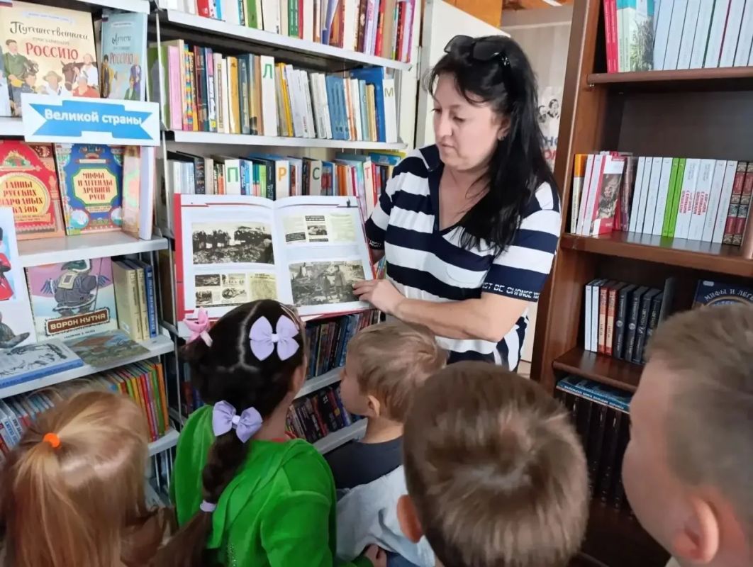 Сегодня в библиотеке-филиале №6 прошел инфо-урок памяти «540 дней мужества», посвящённый 83-й годовщине Освобождения Донбасса от немецко-фашистских захватчиков Сегодня в библиотеке-филиале №6 прошел инфо-урок памяти «540 дней мужества», посвящённый 83-й годовщине Освобождения Донбасса от немецко-фашистских захватчиков