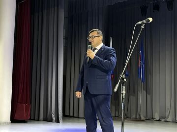 Василий Овчаров: Сегодня, в День финансиста, поздравил финансовых специалистов нашего округа с их профессиональным праздником