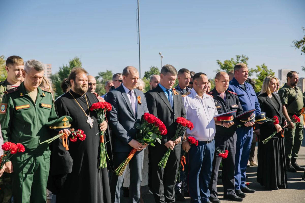 Антон Кольцов: В День освобождения Донбасса почтили память защитников Отечества всех времен Антон Кольцов: В День освобождения Донбасса почтили память защитников Отечества всех времен
