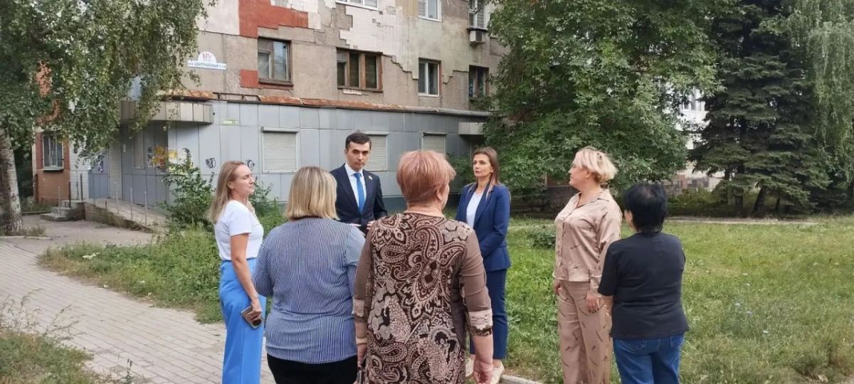 7 сентября в рамках партийных проектов Единой России «Историческая память» и «Городская среда», проекта «Эхо времен» Общественного Движения «Донецкая Республика» в Советском внутригородском районе городского округа Макеевка... 7 сентября в рамках партийных проектов Единой России «Историческая память» и «Городская среда», проекта «Эхо времен» Общественного Движения «Донецкая Республика» в Советском внутригородском районе городского округа Макеевка...