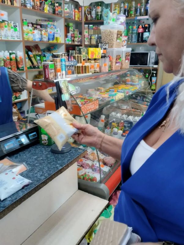 Наталья Бегуненко: В Петровском районе прошел плановый рейд Народного контроля по соблюдению правил торговли и санитарных норм Наталья Бегуненко: В Петровском районе прошел плановый рейд Народного контроля по соблюдению правил торговли и санитарных норм