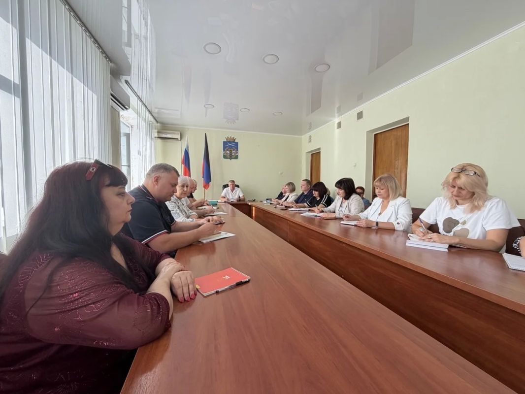 Сергей Юзвинкевич: Провёл расширенное аппаратное совещание с начальниками отделов и структурных подразделений администрации Володарского муниципального округа, руководителями предприятий, а также территориальных...