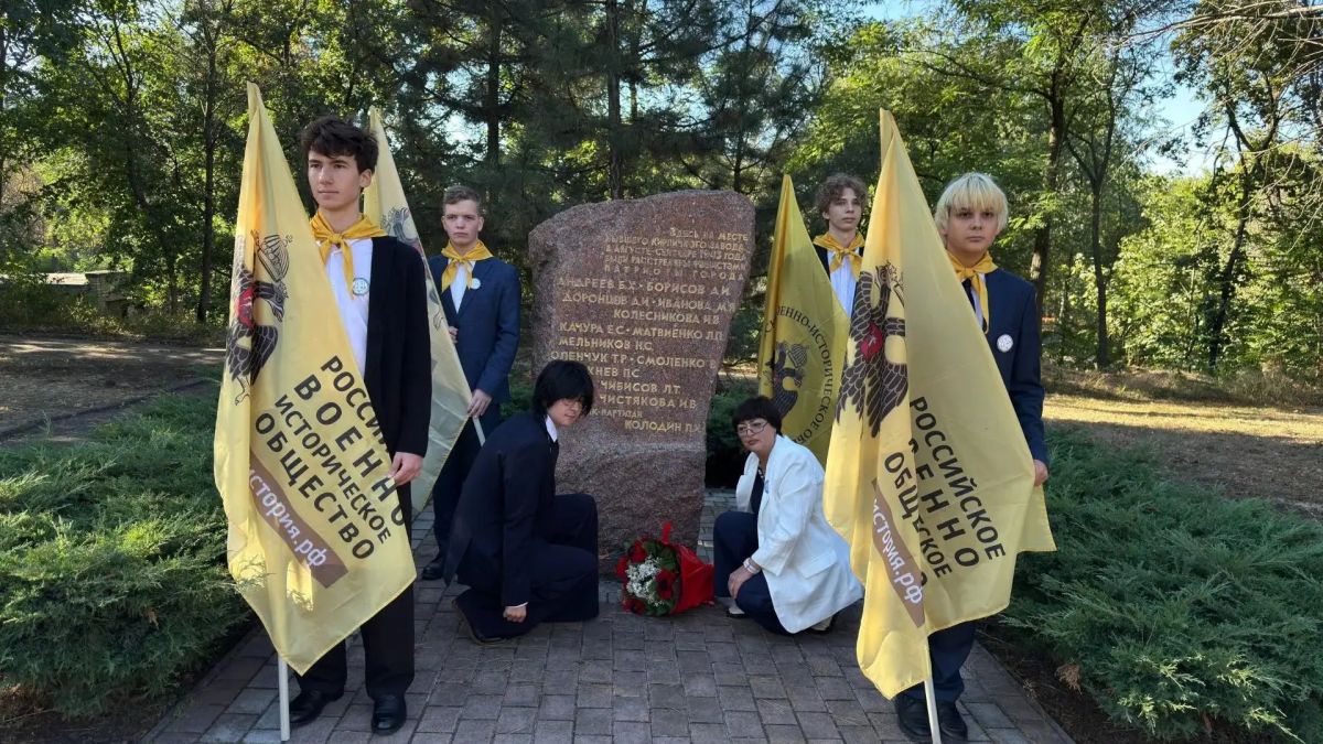В память о погибших в боях за Донбасс и тех, кто освобождал край от немецко-фашистских захватчиков, 8 сентября в Донецке прошел митинг-реквием у памятника расстрелянным партизанам-подпольщикам В память о погибших в боях за Донбасс и тех, кто освобождал край от немецко-фашистских захватчиков, 8 сентября в Донецке прошел митинг-реквием у памятника расстрелянным партизанам-подпольщикам