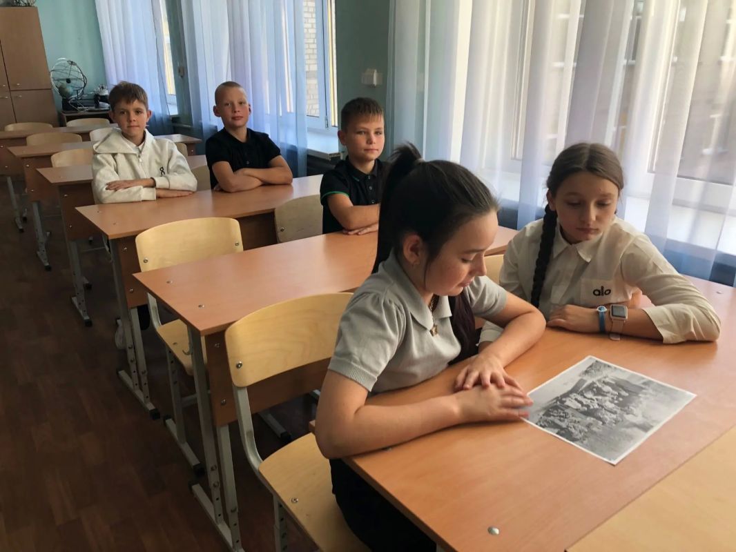 Сотрудники Ждановского центра культуры и досуга провели для ребят мероприятие «Нам есть, что хранить, нам есть, чем гордиться» Сотрудники Ждановского центра культуры и досуга провели для ребят мероприятие «Нам есть, что хранить, нам есть, чем гордиться»