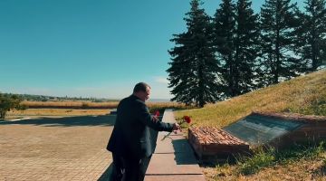 Денис Зубов: В 83-ю годовщину освобождения Донбасса от немецко-фашистских захватчиков с жителями Республики отдали дань памяти и уважения защитникам Отчизны