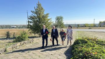 Борис Трима: В памятный день 83-й годовщины освобождения Донбасса продолжаем возложения к мемориалам