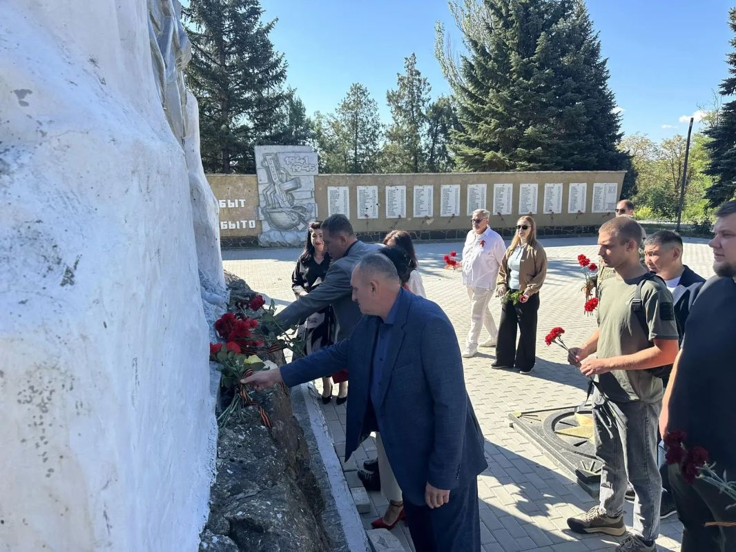 В Докучаевске почтили память освободителей Донбасса В Докучаевске почтили память освободителей Донбасса