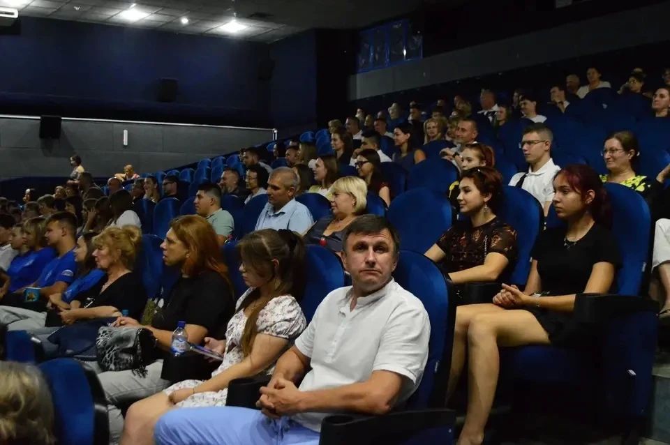 «Дух захватывает, герою нельзя не сопереживать!»: Дончане посетили премьеру многосерийной драмы «Марик» «Дух захватывает, герою нельзя не сопереживать!»: Дончане посетили премьеру многосерийной драмы «Марик»