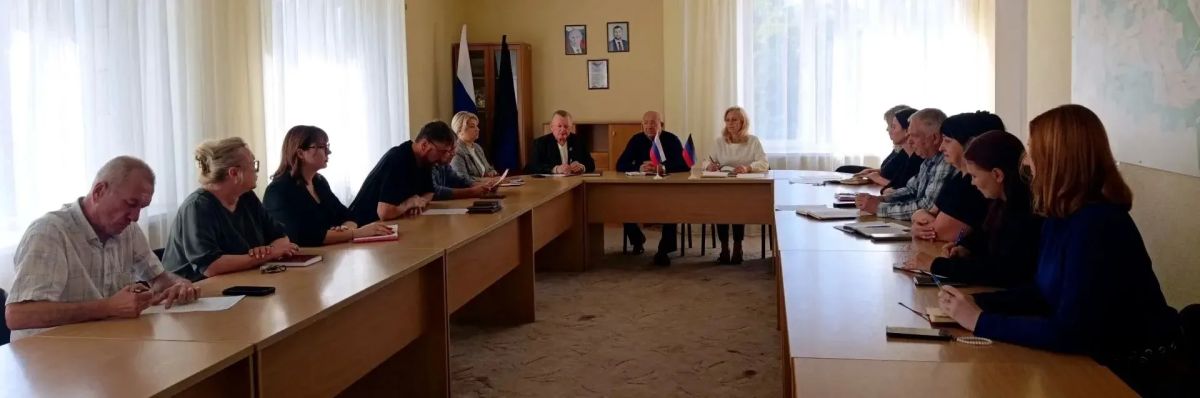 Наталья Бегуненко: Сегодня, 9 сентября, руководитель Управы Петровского внутригородского района Администрации г.о. Донецк Бегуненко Наталья Ивановна провела еженедельное аппаратное совещание Наталья Бегуненко: Сегодня, 9 сентября, руководитель Управы Петровского внутригородского района Администрации г.о. Донецк Бегуненко Наталья Ивановна провела еженедельное аппаратное совещание