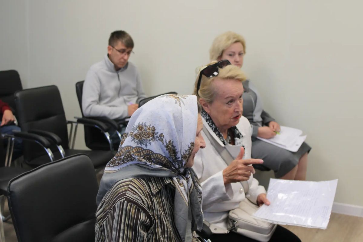 Заместитель главы администрации городского округа Горловка Игорь Горбатов провел прием граждан Заместитель главы администрации городского округа Горловка Игорь Горбатов провел прием граждан