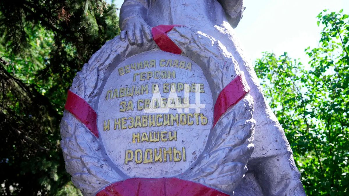 Вечная славам героям-освободителям! Вечная славам героям-освободителям!