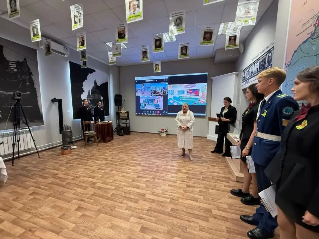 Школы Мариуполя и Петербурга связал телемост Школы Мариуполя и Петербурга связал телемост