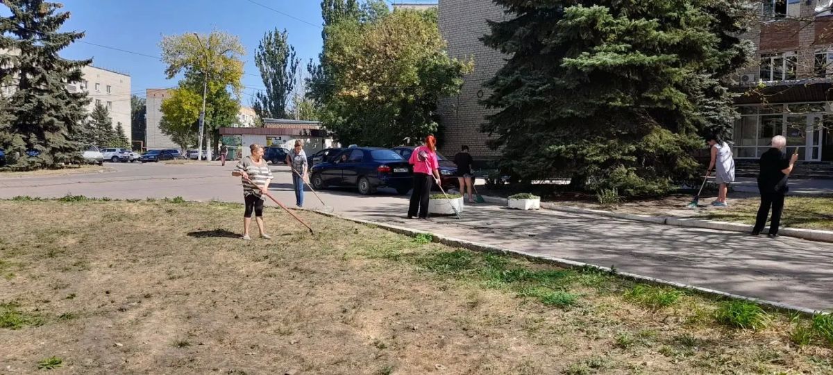 В Червоногвардейском районе прошла акция «Маленькие добрые дела», которая объединяет неравнодушных жителей и помогает делать наш район уютнее и комфортнее для всех В Червоногвардейском районе прошла акция «Маленькие добрые дела», которая объединяет неравнодушных жителей и помогает делать наш район уютнее и комфортнее для всех