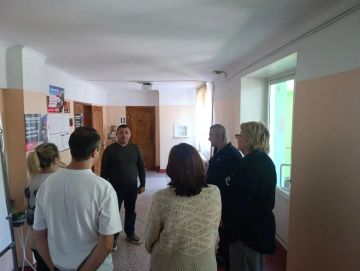 Сегодня, 9 сентября в Червоногвардейском районе первый заместитель руководителя Управы Червоногвардейского внутригородского района Администрации городского округа Макеевка Антон Гринзовский провел встречу с трудовым...