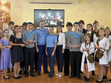 История оживает…. Поднимаемся на сцену по особому случаю — зрителями литературно-музыкальной композиции «Донбасс непокоренный», посвящённой освобождению Донбасса, стали лицеисты 10–11 классов , и.о. прокурора...