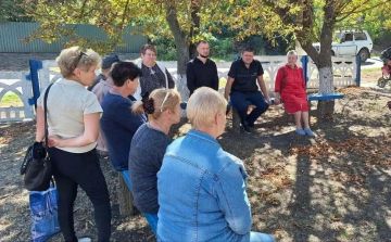 Начальник Амвросиевского территориального отдела Сергей Прищенко провёл встречу с жителями с. Елизавето-Николаевка