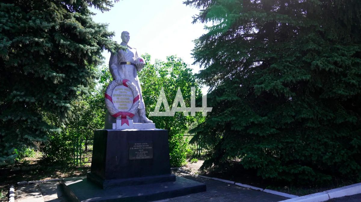 Вечная славам героям-освободителям! Вечная славам героям-освободителям!