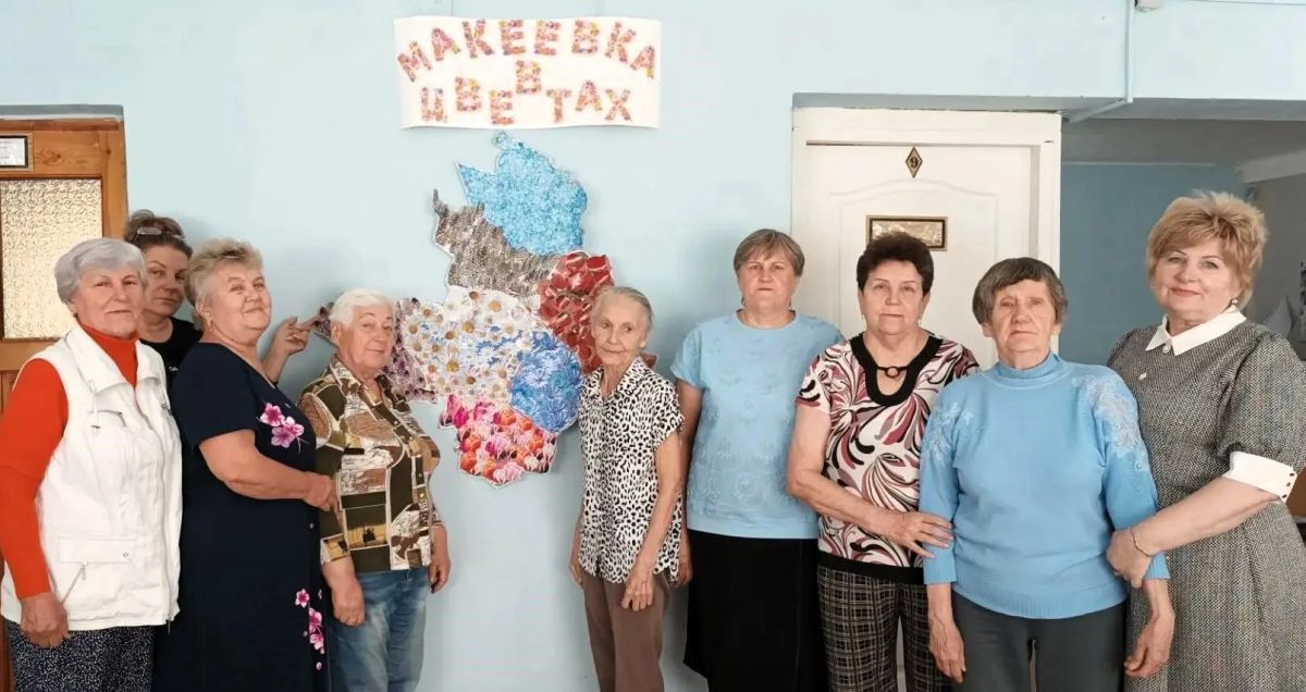 В Советском районе состоялась акция «Макеевка в цветах», приуроченная к 336-летию рождения города В Советском районе состоялась акция «Макеевка в цветах», приуроченная к 336-летию рождения города