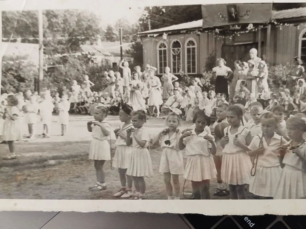 «Торез — любимый город». В семейном клубе «Рассвет» (МБУ «ДК им. В. Маяковского г. о. Торез»), в состав которого входят соратники Совета женщин Тореза, прошёл урок краеведения под названием «Торез — любимый город». ... «Торез — любимый город». В семейном клубе «Рассвет» (МБУ «ДК им. В. Маяковского г. о. Торез»), в состав которого входят соратники Совета женщин Тореза, прошёл урок краеведения под названием «Торез — любимый город». ...