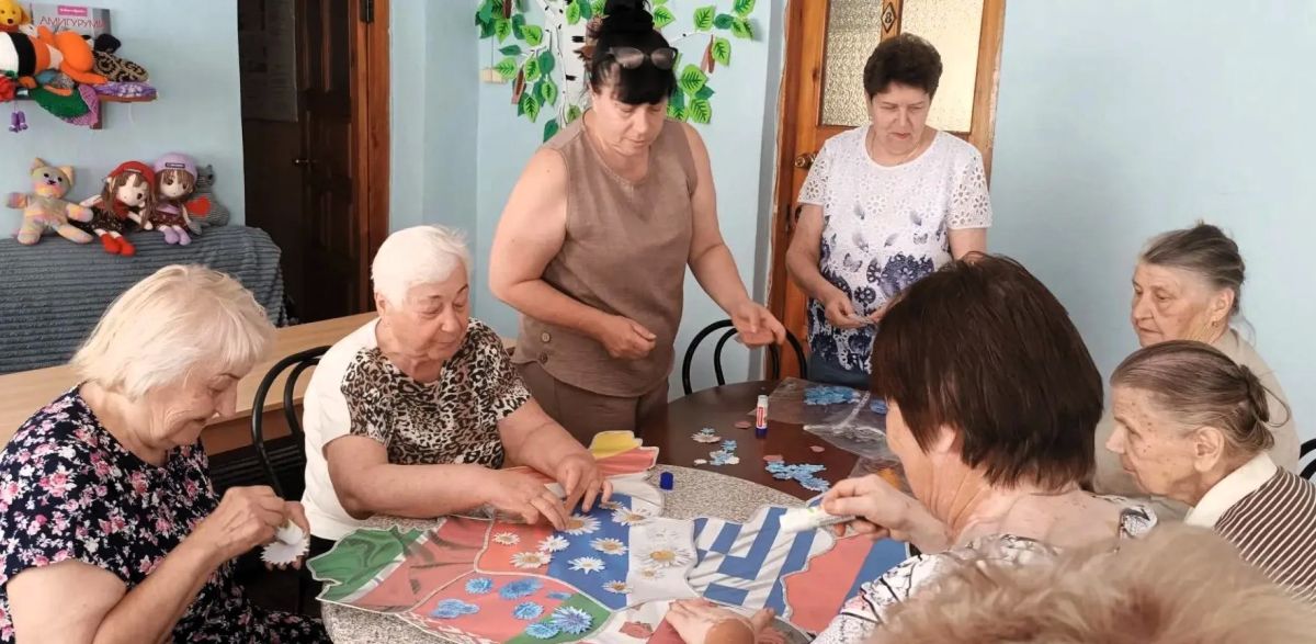 В Советском районе состоялась акция «Макеевка в цветах», приуроченная к 336-летию рождения города В Советском районе состоялась акция «Макеевка в цветах», приуроченная к 336-летию рождения города