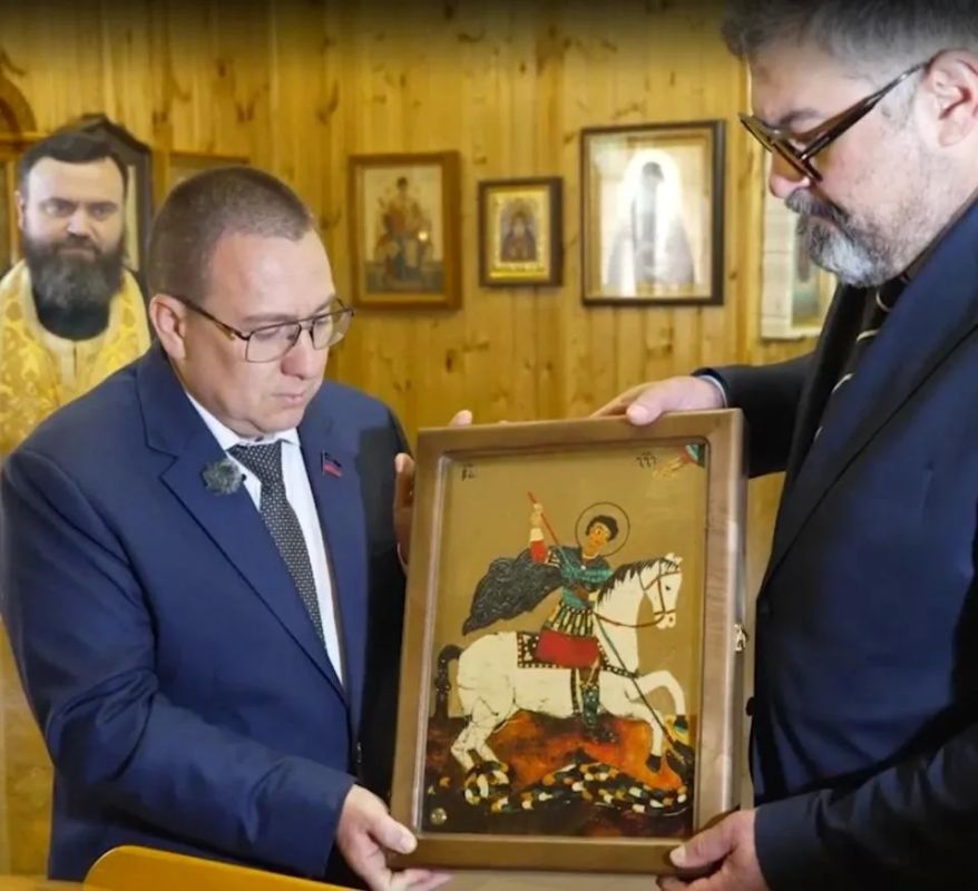 Икону Георгия Победоносца с частицей мощей передали в дар храму в Донецке Икону Георгия Победоносца с частицей мощей передали в дар храму в Донецке