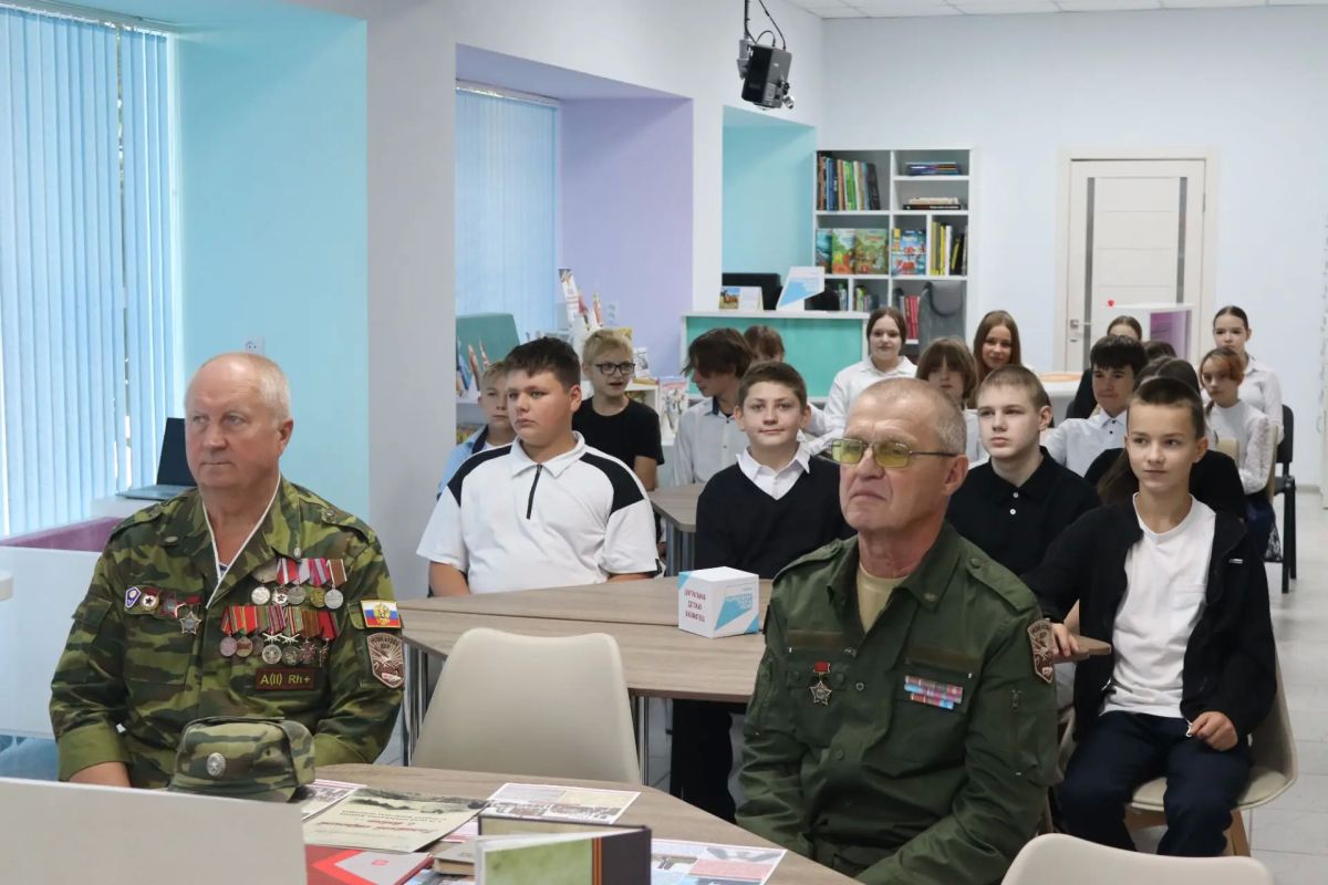 Дмитрий Огилец: 9 09 26 Енакиевская городская общественная организация РСВА и СВО в центральной детской библиотеке провела урок мужества, посвящённый Дню освобождения Донбасса Дмитрий Огилец: 9 09 26 Енакиевская городская общественная организация РСВА и СВО в центральной детской библиотеке провела урок мужества, посвящённый Дню освобождения Донбасса