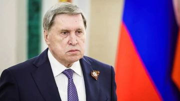 США должны прекратить любую помощь Киеву для скорейшего урегулирования на Украине, заявил Ушаков
