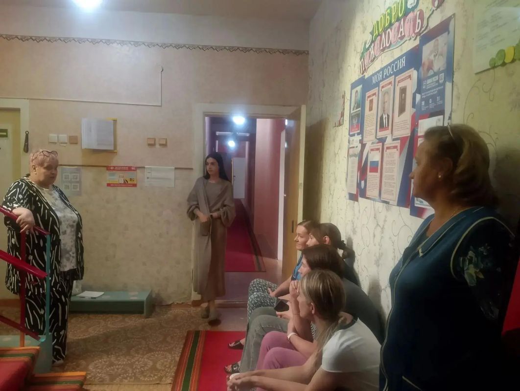 Сегодня, 9 сентября, во исполнение поручения Главы ДНР Дениса Пушилина, спикер-активист, председатель ТОС «Ясиновец» Валентина Карпова провела встречу с жителями Кировского района на подведомственной территории... Сегодня, 9 сентября, во исполнение поручения Главы ДНР Дениса Пушилина, спикер-активист, председатель ТОС «Ясиновец» Валентина Карпова провела встречу с жителями Кировского района на подведомственной территории...