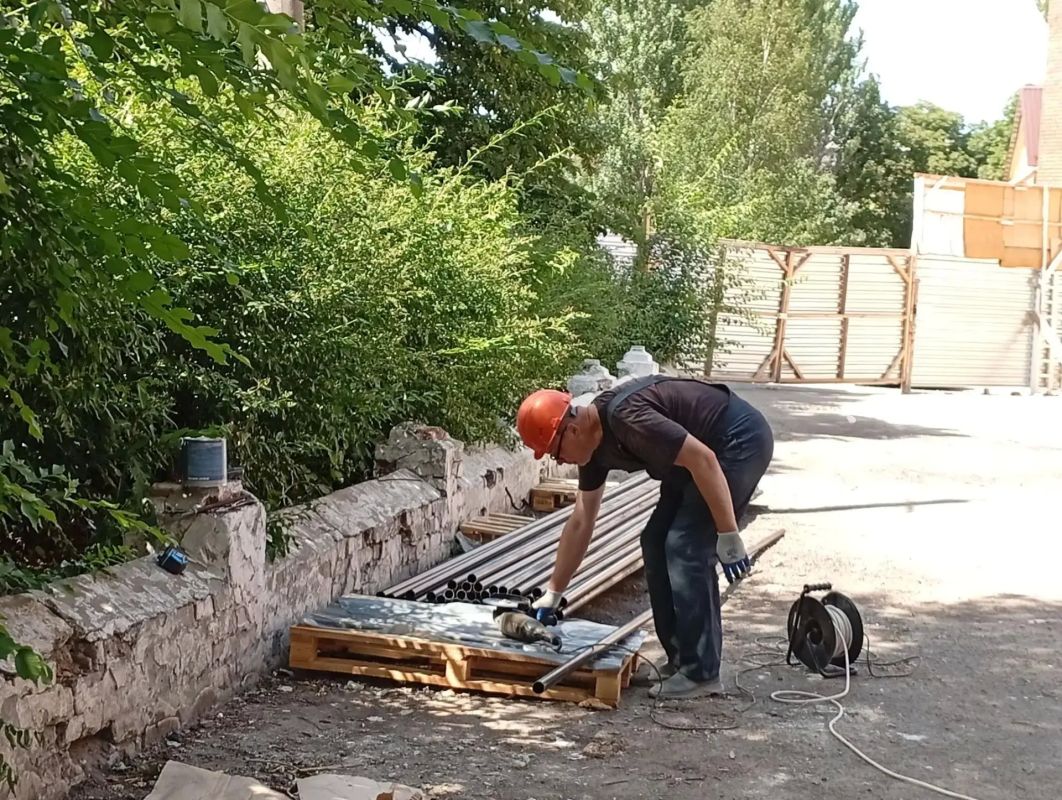 Николай Руппель: В Ясиноватой продолжается капитальный ремонт поликлиники № 2 Ясиноватской центральной районной больницы Николай Руппель: В Ясиноватой продолжается капитальный ремонт поликлиники № 2 Ясиноватской центральной районной больницы