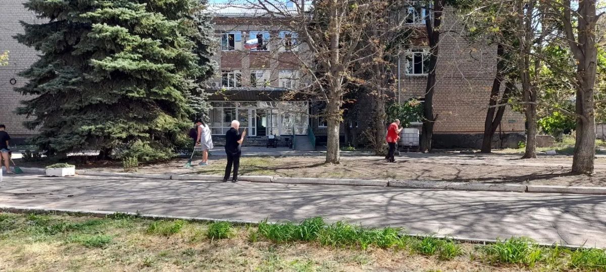В Червоногвардейском районе прошла акция «Маленькие добрые дела», которая объединяет неравнодушных жителей и помогает делать наш район уютнее и комфортнее для всех В Червоногвардейском районе прошла акция «Маленькие добрые дела», которая объединяет неравнодушных жителей и помогает делать наш район уютнее и комфортнее для всех