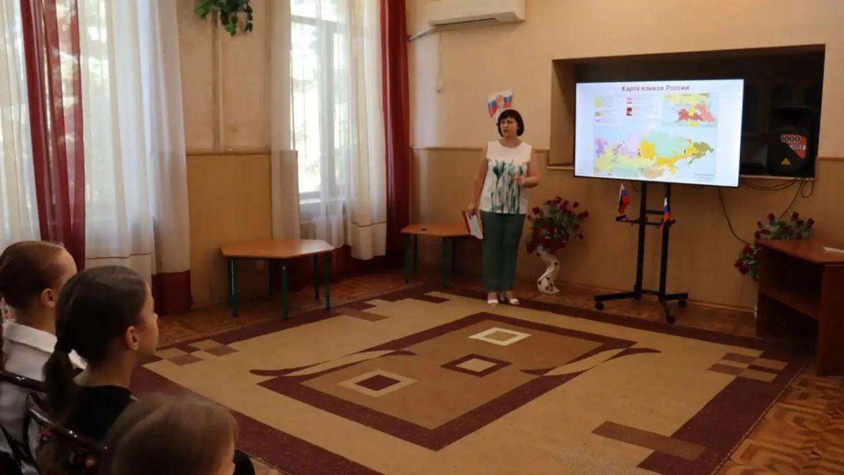 В Муниципальном бюджетном учреждении «Городской дворец культуры им. В. Г. Кирсановой», Дворец культуры «ЯКХЗ» для участников художественной самодеятельности прошла игра-викторина «Как говорит Россия», приуроченная ко Дню... В Муниципальном бюджетном учреждении «Городской дворец культуры им. В. Г. Кирсановой», Дворец культуры «ЯКХЗ» для участников художественной самодеятельности прошла игра-викторина «Как говорит Россия», приуроченная ко Дню...