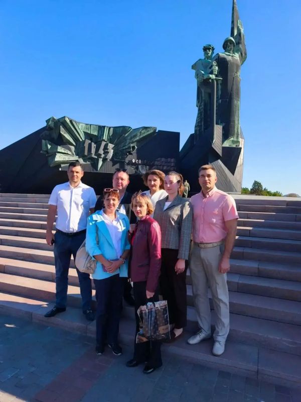 Сотрудники Минприроды ДНР почтили память героев, освободивших Донбасс Сотрудники Минприроды ДНР почтили память героев, освободивших Донбасс