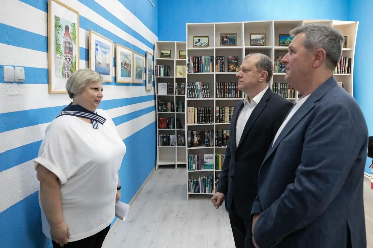 Антон Кольцов: Вместе с министром культуры Республики Михаилом Васильевичем Желтяковым открыли обновленную по модельному стандарту библиотеку им. А.С. Серафимовича. Основанная в 1910 году при клубе поселка Новосёловка... Антон Кольцов: Вместе с министром культуры Республики Михаилом Васильевичем Желтяковым открыли обновленную по модельному стандарту библиотеку им. А.С. Серафимовича. Основанная в 1910 году при клубе поселка Новосёловка...