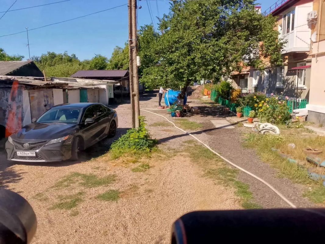 Сегодня, 9 сентября, в Кировском внутригородском районе при поддержке региона-шефа Московская область согласно поступившим заявкам произведен подвоз воды для жителей в жилом массиве «Путь Ильича» по ул. Матросова, ул.... Сегодня, 9 сентября, в Кировском внутригородском районе при поддержке региона-шефа Московская область согласно поступившим заявкам произведен подвоз воды для жителей в жилом массиве «Путь Ильича» по ул. Матросова, ул....