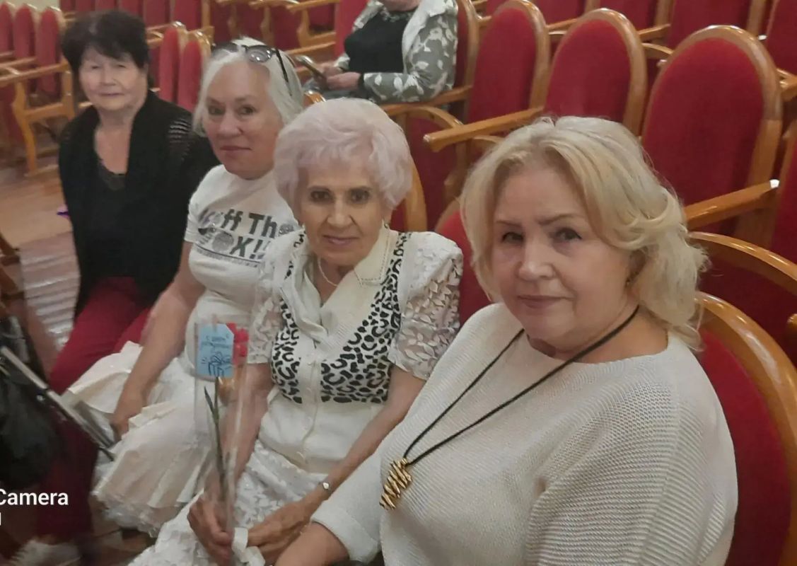 Наталья Бегуненко: Получатели социальных услуг Центра социального обслуживания населения Петровского района города Донецка посетили концерт «За мужество, свободу и Донбасс» во Дворце культуры им. Г. И. Петровского, ... Наталья Бегуненко: Получатели социальных услуг Центра социального обслуживания населения Петровского района города Донецка посетили концерт «За мужество, свободу и Донбасс» во Дворце культуры им. Г. И. Петровского, ...