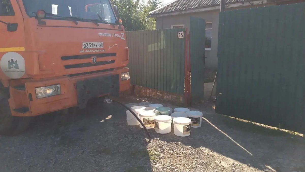 Сегодня, 9 сентября, в Кировском внутригородском районе при поддержке региона-шефа Московская область согласно поступившим заявкам произведен подвоз воды для жителей в жилом массиве «Путь Ильича» по ул. Матросова, ул.... Сегодня, 9 сентября, в Кировском внутригородском районе при поддержке региона-шефа Московская область согласно поступившим заявкам произведен подвоз воды для жителей в жилом массиве «Путь Ильича» по ул. Матросова, ул....