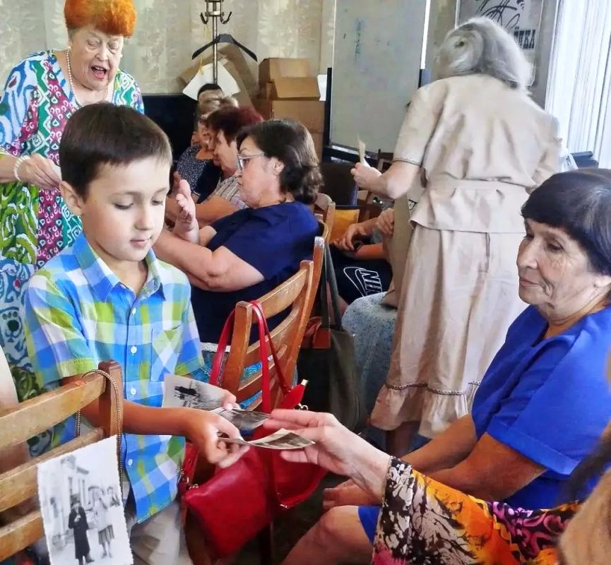 «Торез — любимый город». В семейном клубе «Рассвет» (МБУ «ДК им. В. Маяковского г. о. Торез»), в состав которого входят соратники Совета женщин Тореза, прошёл урок краеведения под названием «Торез — любимый город». ... «Торез — любимый город». В семейном клубе «Рассвет» (МБУ «ДК им. В. Маяковского г. о. Торез»), в состав которого входят соратники Совета женщин Тореза, прошёл урок краеведения под названием «Торез — любимый город». ...
