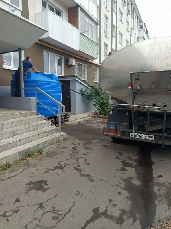 Бригада Самарской области оказала помощь в доставке воды жителям Снежного Бригада Самарской области оказала помощь в доставке воды жителям Снежного
