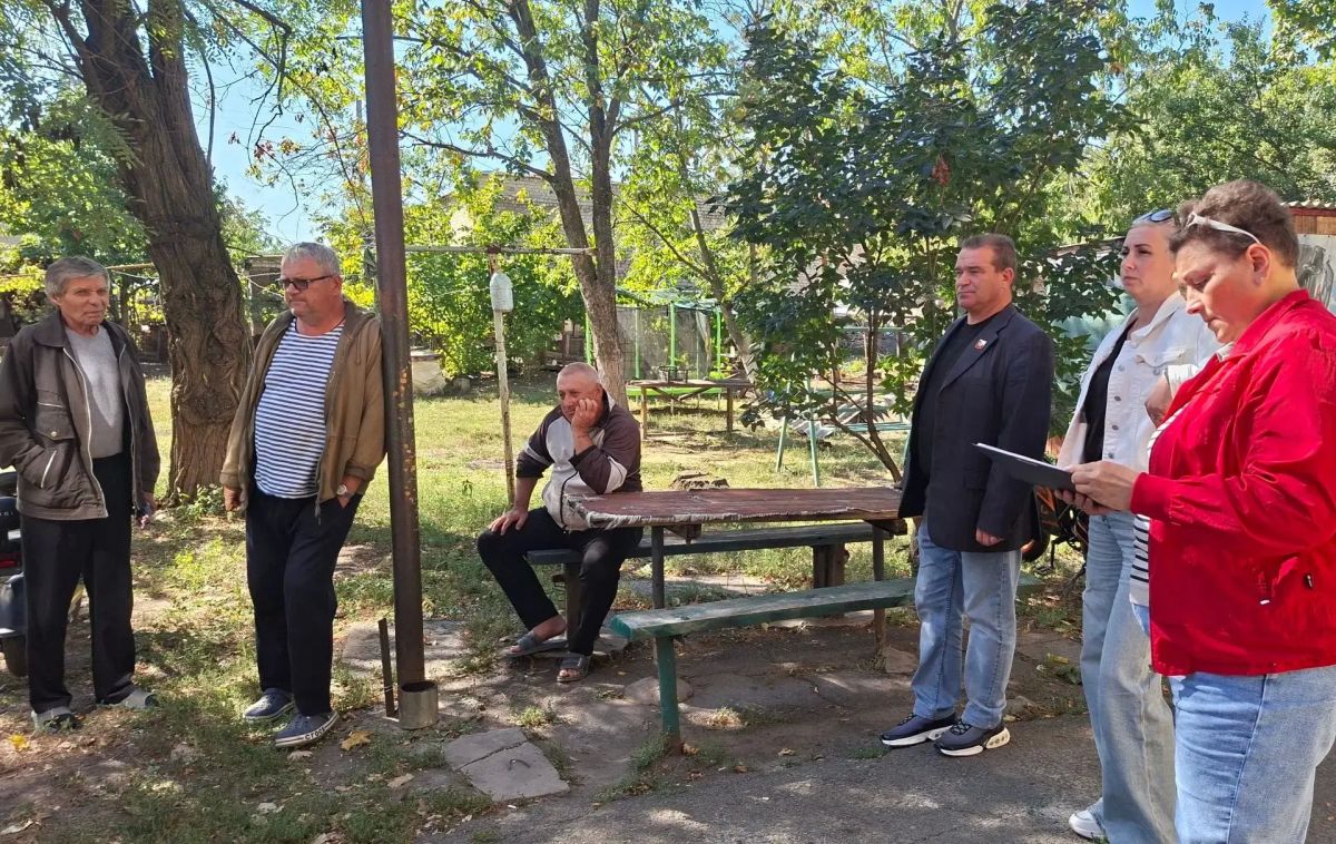 Денис Зубов: СХОД ГРАЖДАН. 09 сентября в городском округе Иловайск состоялась встреча жителей с главой муниципального образования городской округ Иловайск Александром Васильевичем Кузнецовым