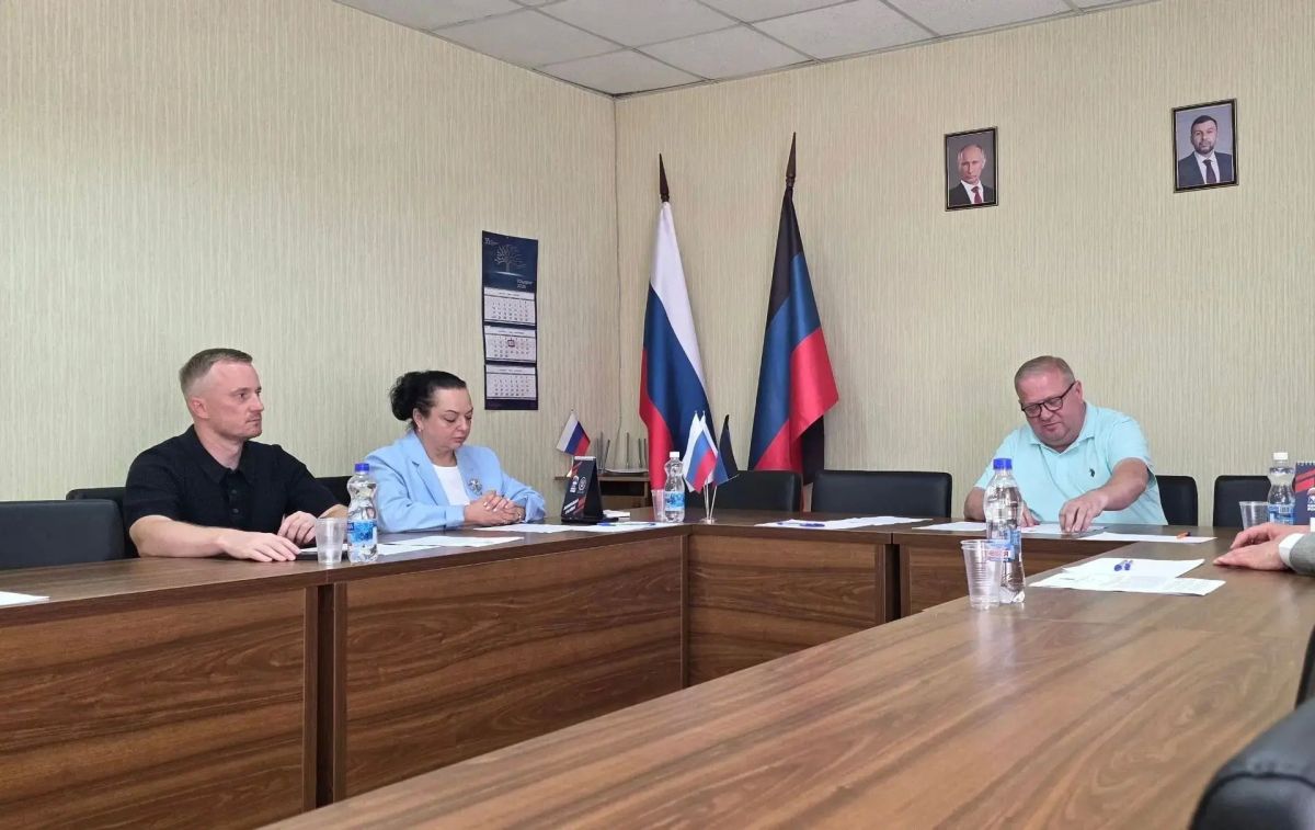 РАБОТА КОМИТЕТОВ. Под председательством Михаила Рыбакова в Донецком городском совете состоялось заседание постоянного комитета по вопросам местного самоуправления, регламента, кадров и депутатской этики РАБОТА КОМИТЕТОВ. Под председательством Михаила Рыбакова в Донецком городском совете состоялось заседание постоянного комитета по вопросам местного самоуправления, регламента, кадров и депутатской этики