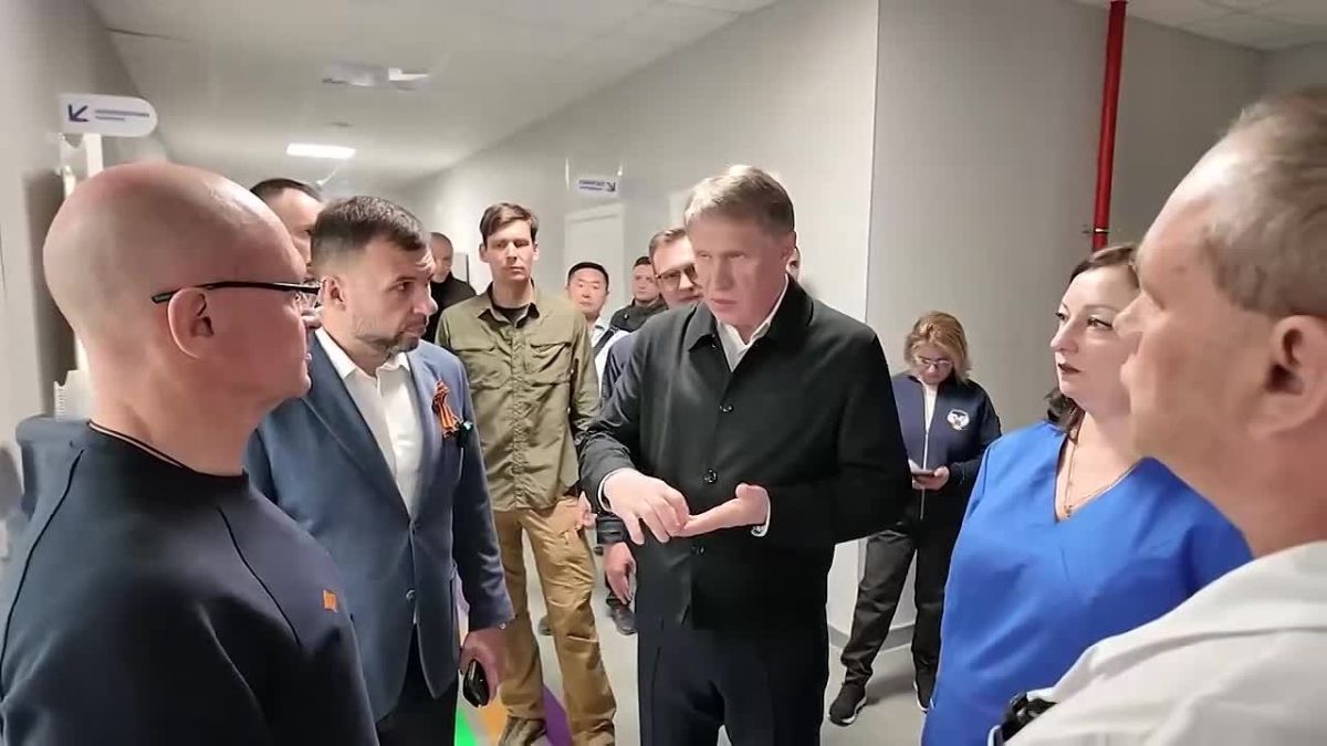 Сергей Кириенко оценил работу восстановленных школы и поликлиники в ДНР
