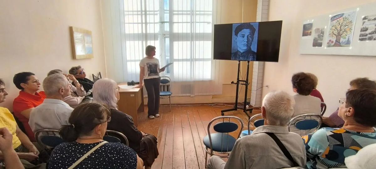 В городе Комсомольское прошел час памяти к 83-й годовщине освобождения Донбасса В городе Комсомольское прошел час памяти к 83-й годовщине освобождения Донбасса