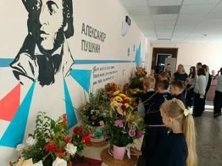 В рамках Республиканской декады "Донбасс непокорённый, Донбасс непобедимый" в ГБОУ «ШКОЛА № 2 ЯСИНОВАТСКИЙ МО» прошла выставка цветочных композиций, посвящённая Дню освобождения Донбасса от немецко-фашистских захватчиков В рамках Республиканской декады "Донбасс непокорённый, Донбасс непобедимый" в ГБОУ «ШКОЛА № 2 ЯСИНОВАТСКИЙ МО» прошла выставка цветочных композиций, посвящённая Дню освобождения Донбасса от немецко-фашистских захватчиков