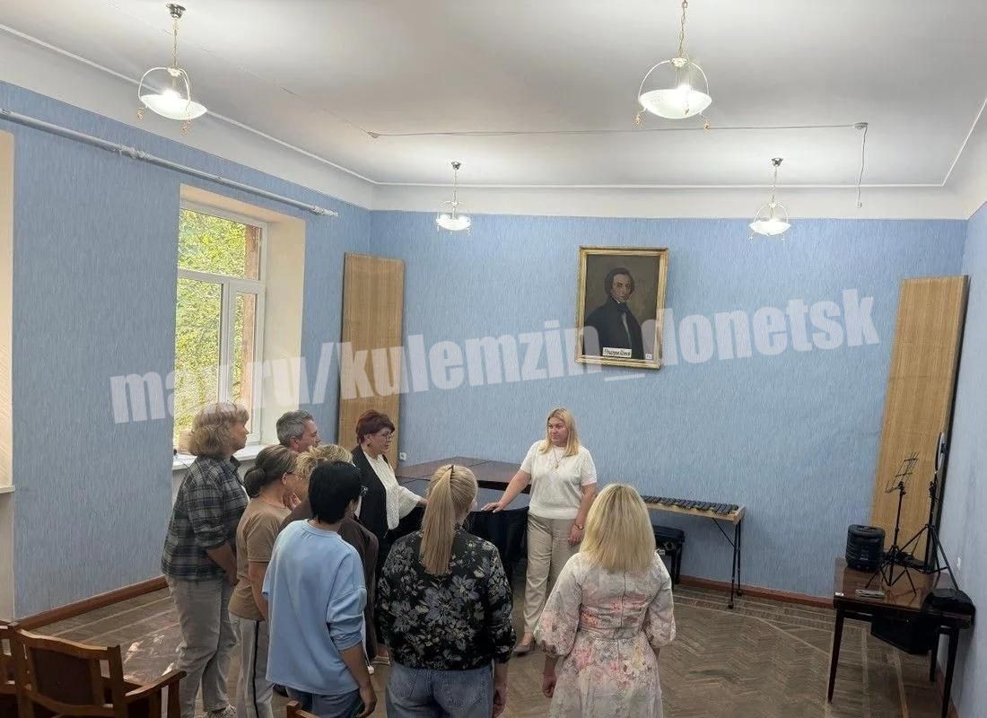 В Петровском районе состоялась встреча с трудовым коллективом Школы искусств № 2 города Донецка, которую провела заместитель главы администрации городского округа Донецк Наталья Куц В Петровском районе состоялась встреча с трудовым коллективом Школы искусств № 2 города Донецка, которую провела заместитель главы администрации городского округа Донецк Наталья Куц