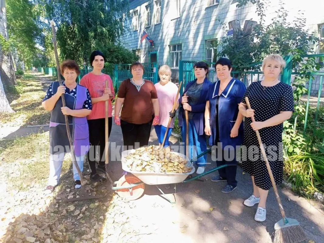Сотрудники учреждений образования, спорта и культуры приняли активное участие в еженедельной акции «Чистый четверг» Сотрудники учреждений образования, спорта и культуры приняли активное участие в еженедельной акции «Чистый четверг»