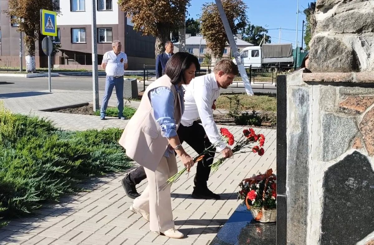 Ко 145-летию города Волноваха почтили память погибших воинов, участвовавших при его освобождении Ко 145-летию города Волноваха почтили память погибших воинов, участвовавших при его освобождении