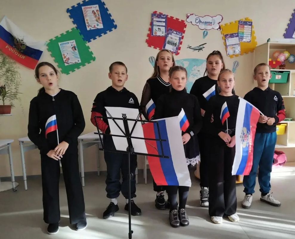 «Стихи и песни о родном городе»: в школе прошла музыкальнолитературная гостиная!