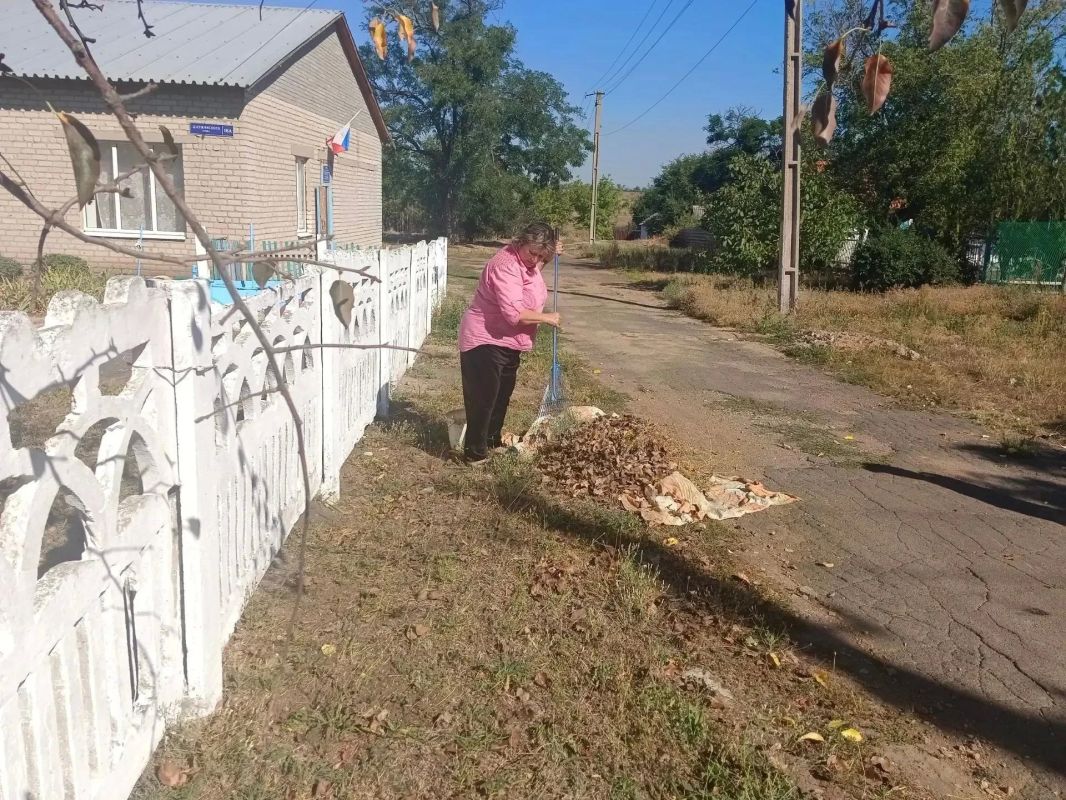 В Тельмановском округе продолжается добрая традиция – еженедельная акция "Чистый четверг" В Тельмановском округе продолжается добрая традиция – еженедельная акция "Чистый четверг"