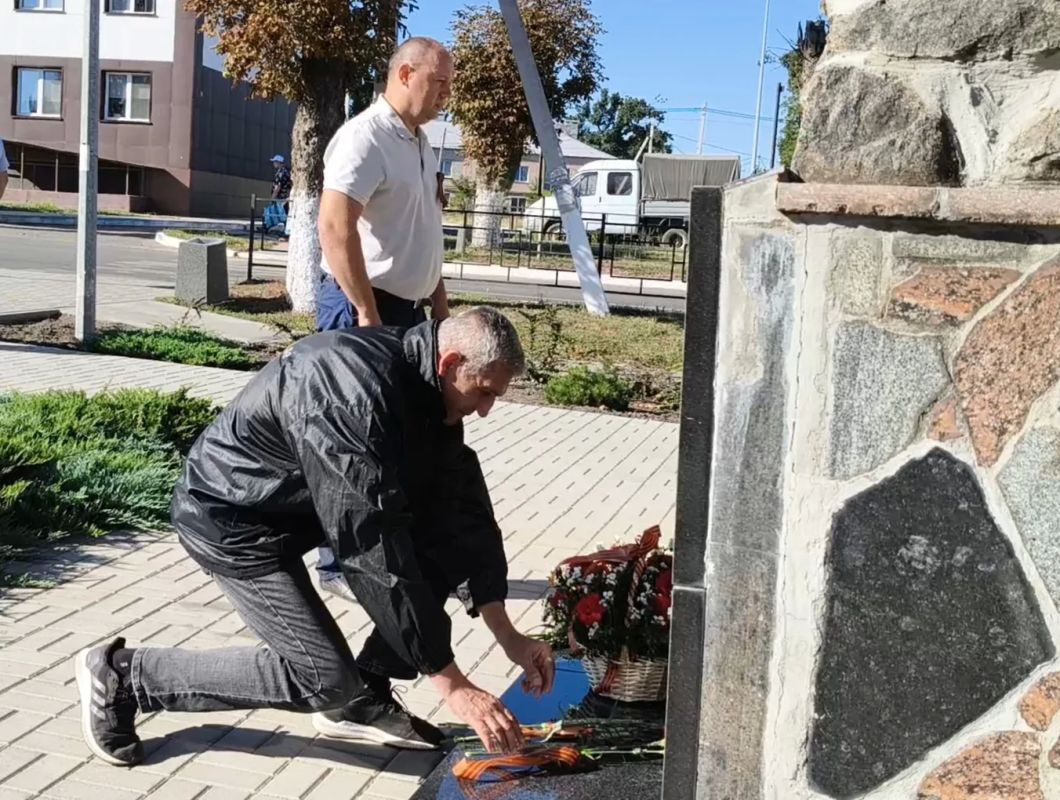 Константин Зинченко: Ко 145-летию города Волноваха почтили память погибших воинов, участвовавших при его освобождении Константин Зинченко: Ко 145-летию города Волноваха почтили память погибших воинов, участвовавших при его освобождении
