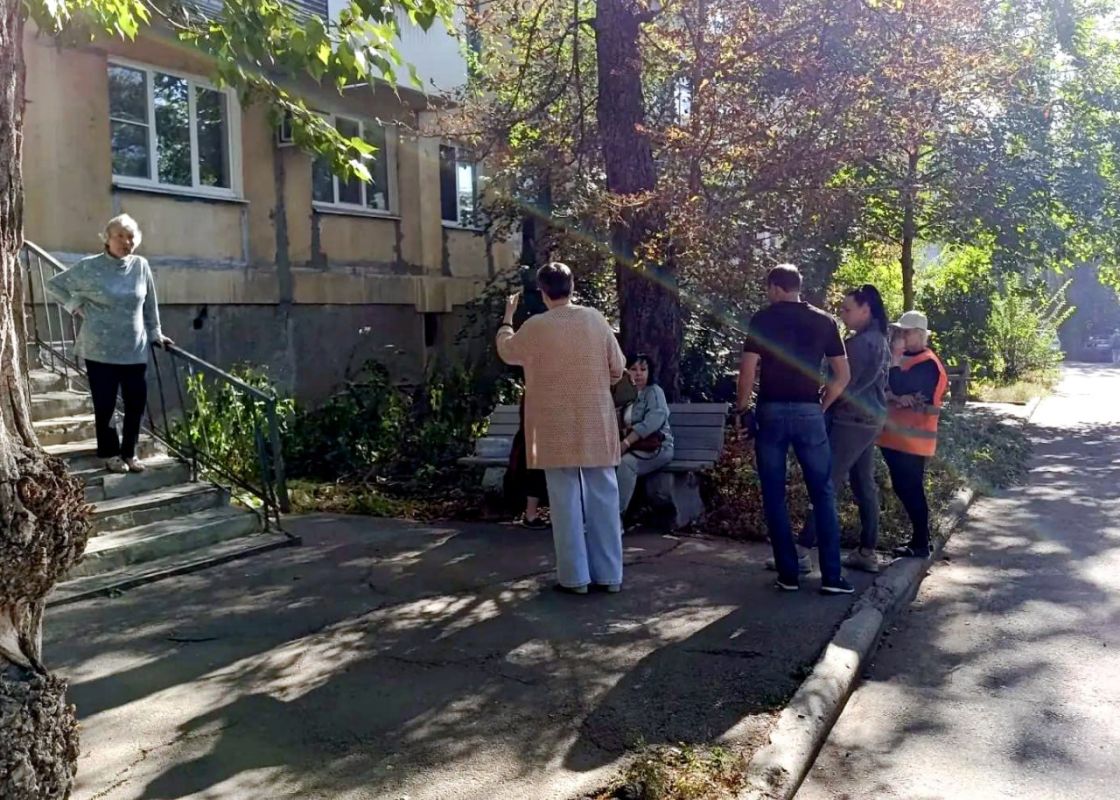 Иван Адамец: В Куйбышевском районе у дома № 2 по улице Фомина состоялась очередная встреча в рамках проекта «Управдом» Иван Адамец: В Куйбышевском районе у дома № 2 по улице Фомина состоялась очередная встреча в рамках проекта «Управдом»